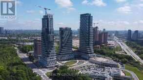 220 - 30 INN ON THE PARK DRIVE Toronto