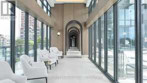 220 - 30 INN ON THE PARK DRIVE Toronto