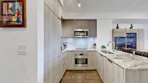 710 - 223 ST CLAIR AVENUE W Toronto