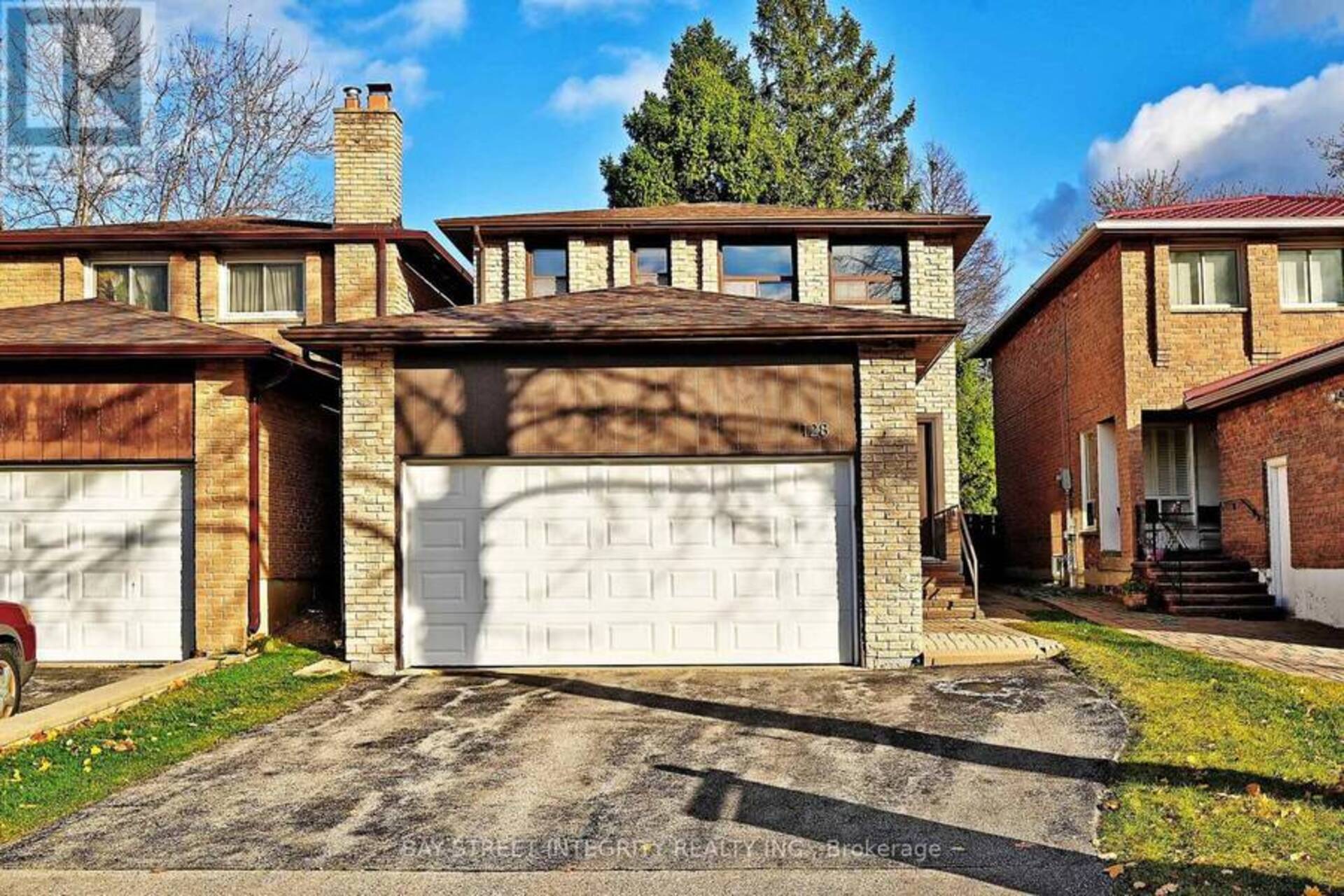 128 LARKSMERE COURT Markham