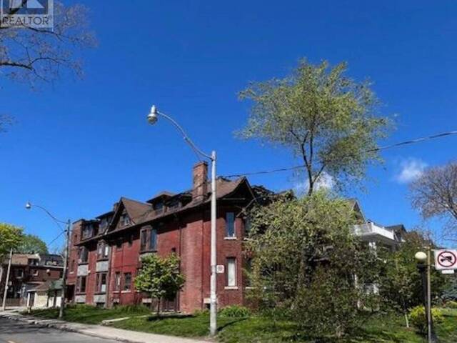 526 PALMERSTON BOULEVARD Toronto Ontario