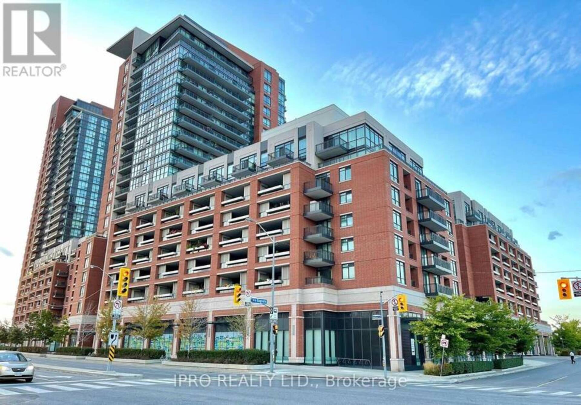 33 - 830 LAWRENCE AVENUE W Toronto