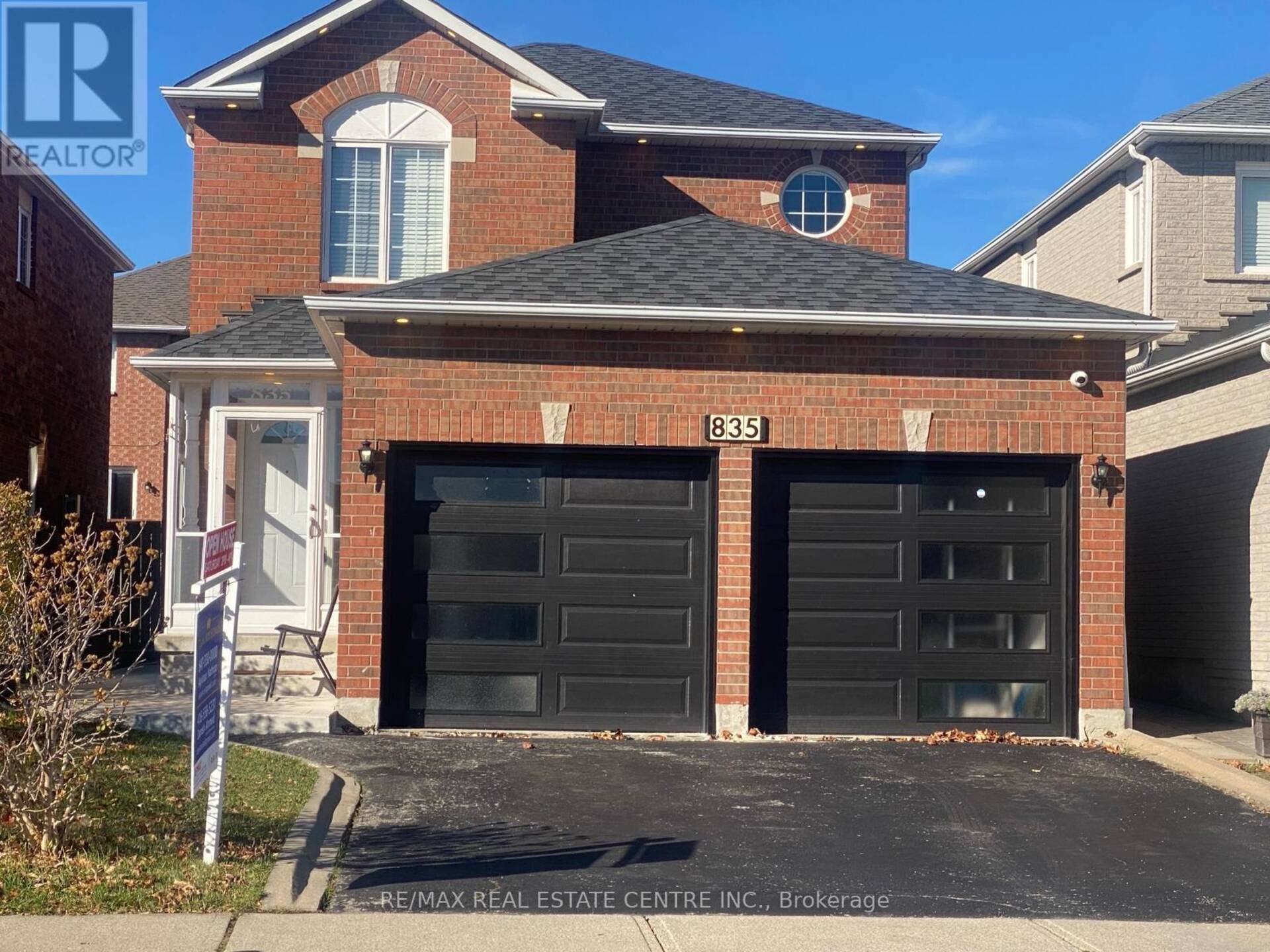 835 STONEBRIDGE AVENUE Mississauga