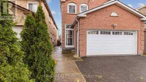 8 HUMMINGBIRD COURT Brampton