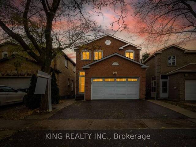 8 HUMMINGBIRD COURT Brampton Ontario