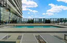 320 - 30 INN ON THE PARK DRIVE Toronto