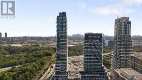 320 - 30 INN ON THE PARK DRIVE Toronto