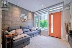 TH 2 - 33 DUNDONALD STREET S Toronto