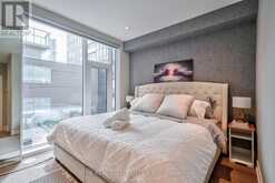 TH 2 - 33 DUNDONALD STREET S Toronto