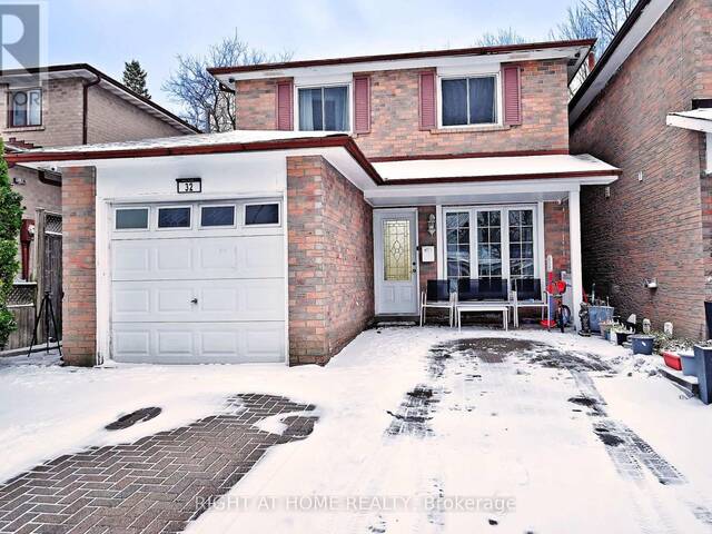 32 BARRINGTON CRESCENT Brampton Ontario