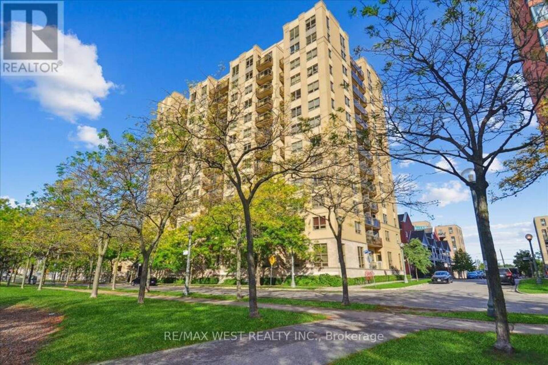 1112 - 4 ELSINORE PATH S Toronto