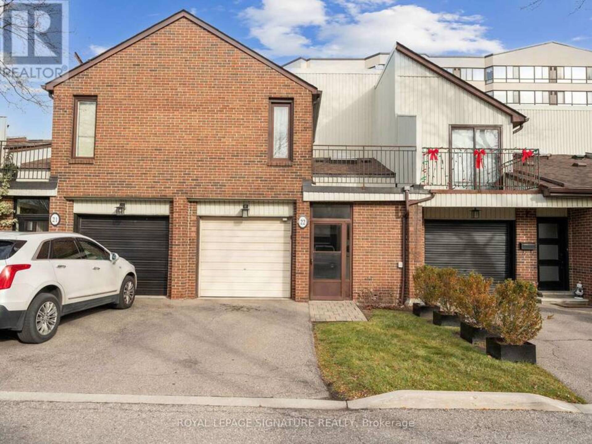 22 - 1021 CEDARGLEN GATE Mississauga