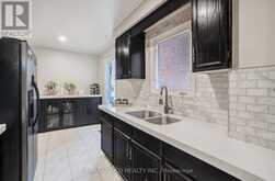 10 PROVENCE TRAIL Toronto