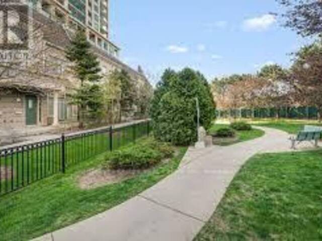 TH 103 - 32 KENASTON GARDENS Toronto Ontario