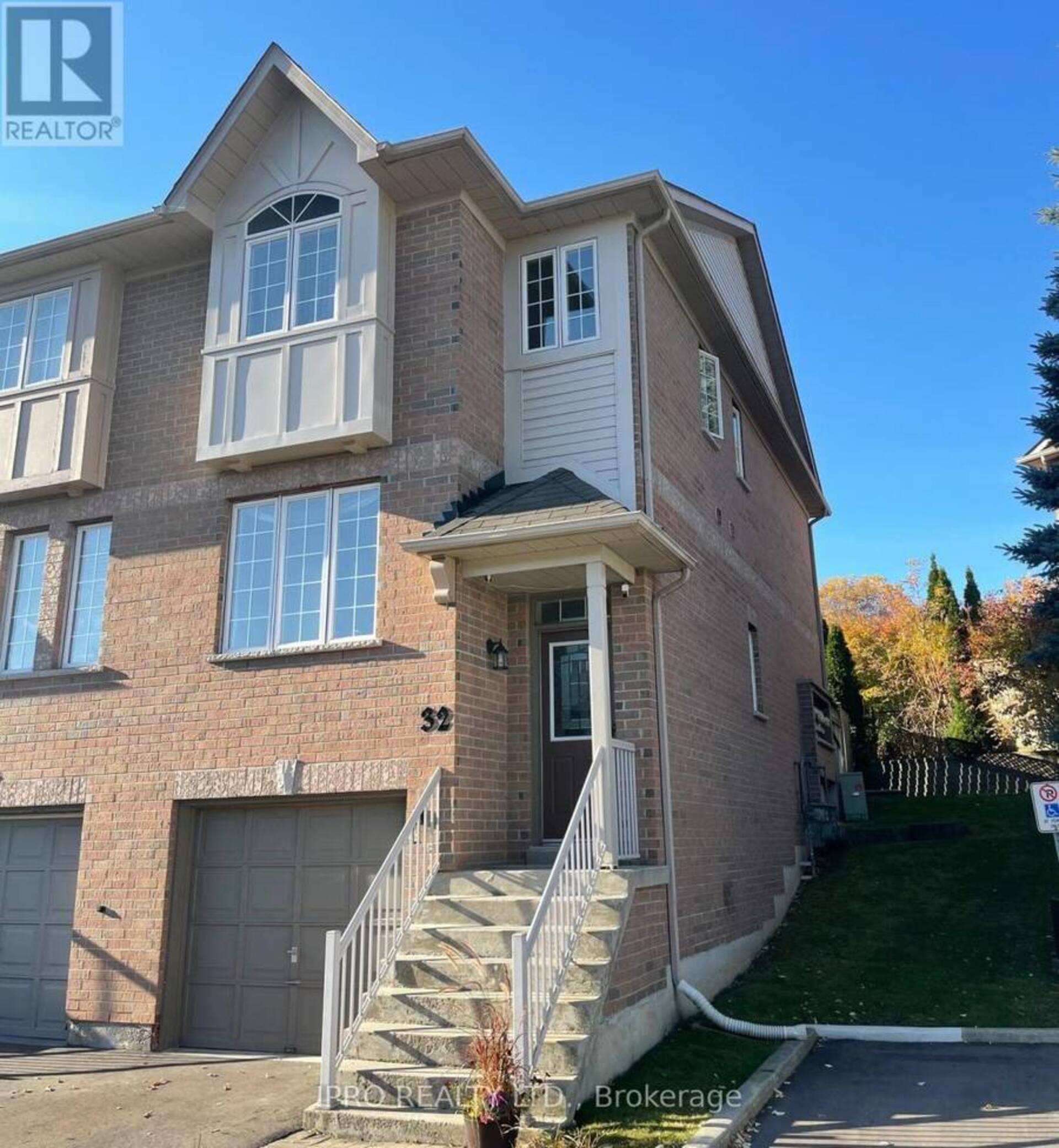 16 - 32 PALOMINO TRAIL Halton Hills