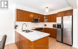 31 HOLLINGSWORTH CIRCLE Brampton