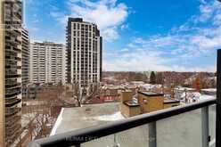 609 - 11 LILLIAN STREET Toronto