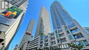 602 - 2221 YONGE STREET Toronto