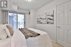 820 - 230 QUEENS QUAY W Toronto