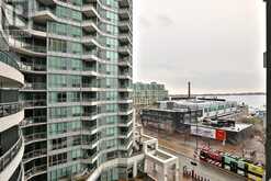 820 - 230 QUEENS QUAY W Toronto