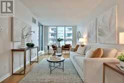 820 - 230 QUEENS QUAY W Toronto