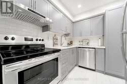 12 LACE FERNWAY Toronto