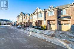 8 RUFFLE LANE Richmond Hill