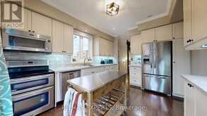 85 LAUREL AVENUE Toronto