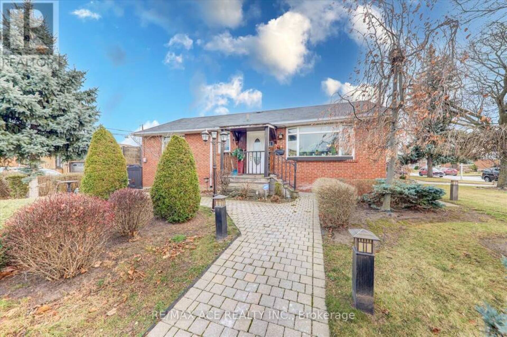 31 CROSLAND DRIVE Toronto