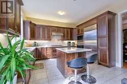 1 BR - 96 VIA ROMANO BOULEVARD Vaughan