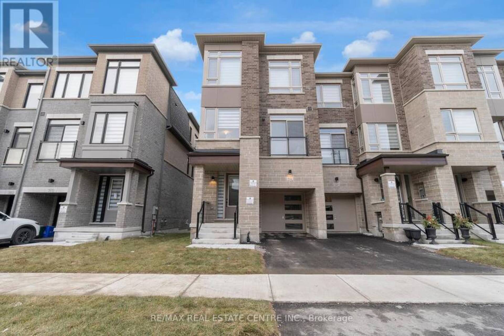 211 TENNANT CIRCLE Vaughan