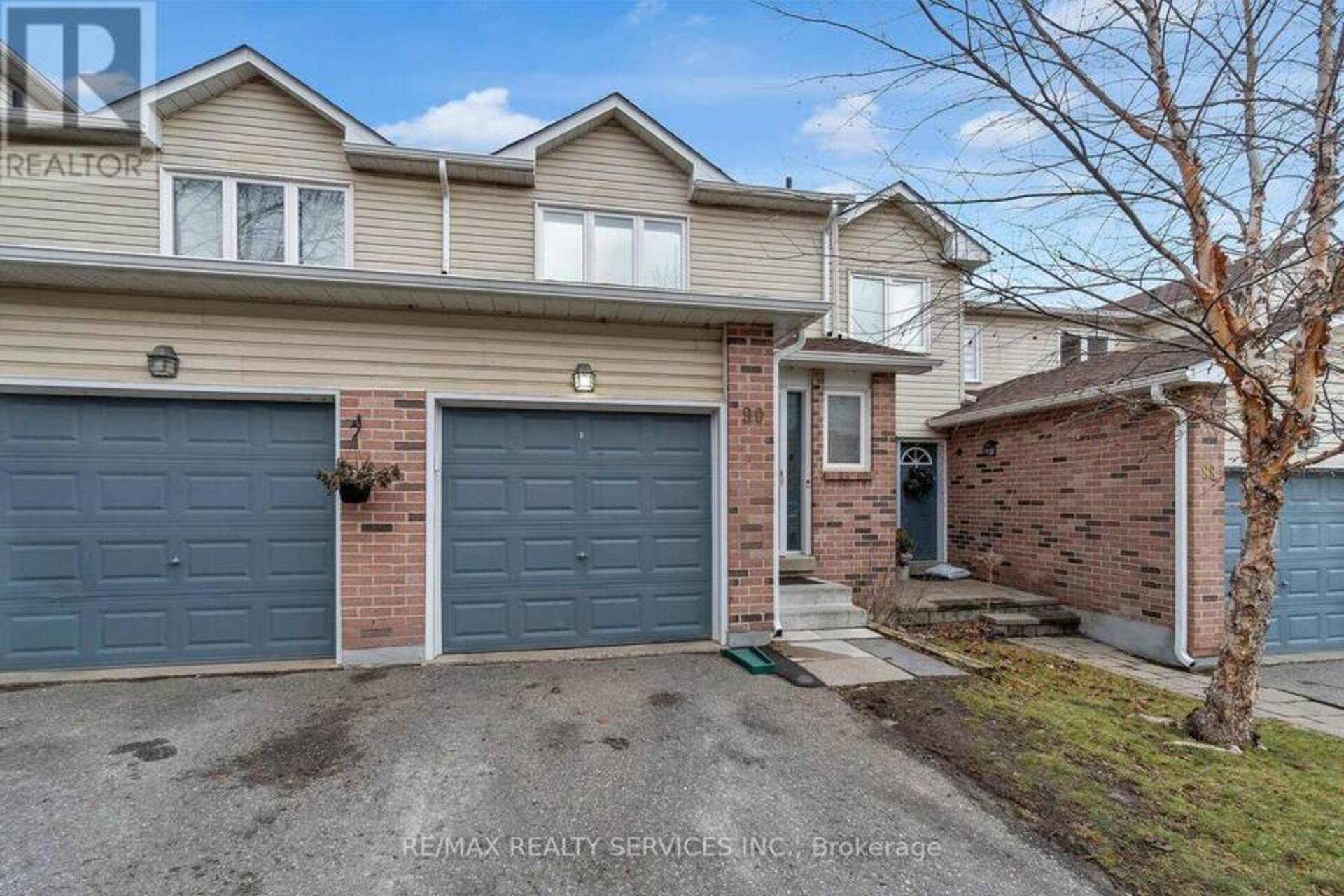 130 - 90 COREY CIRCLE Halton Hills