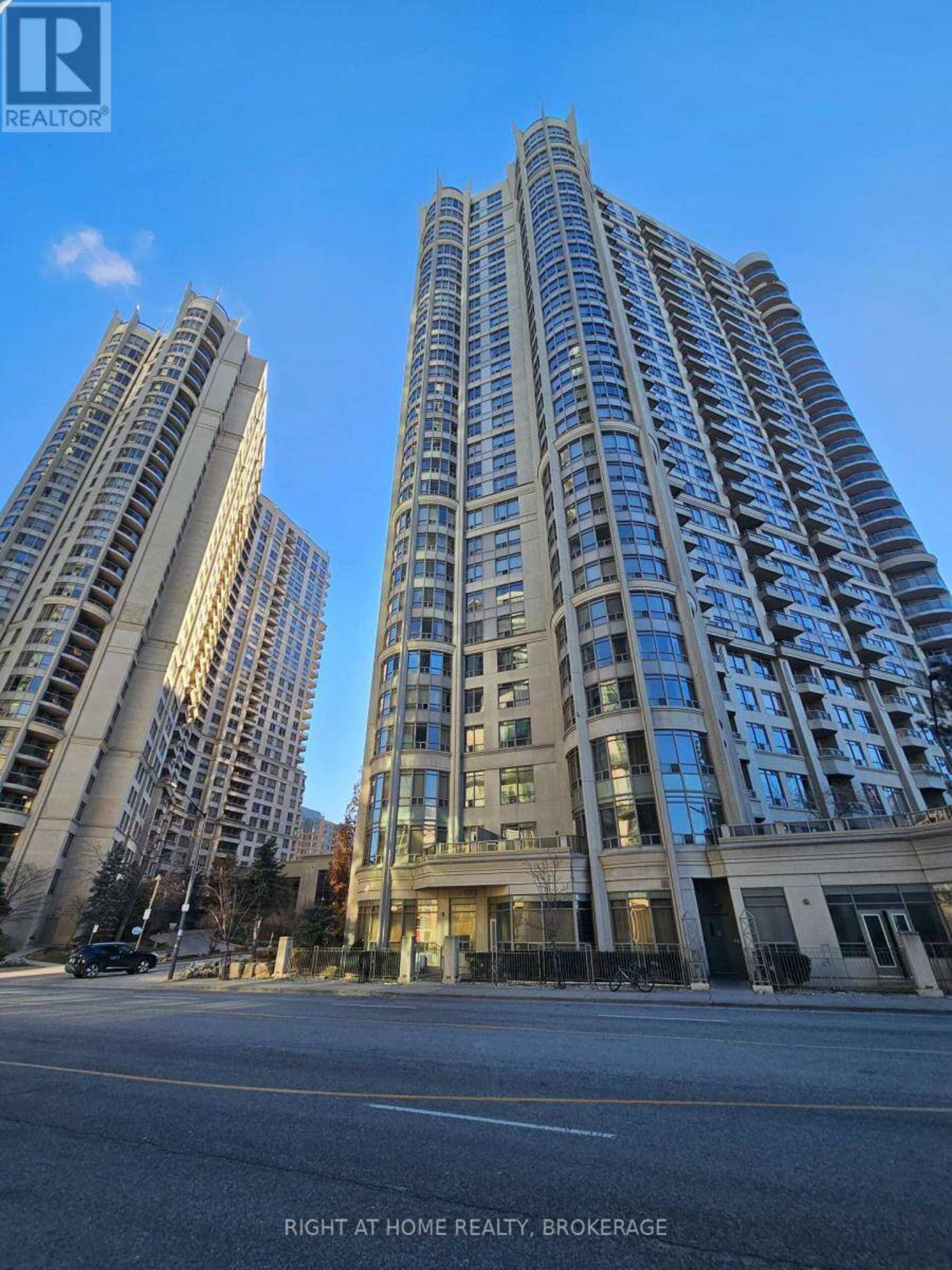 1036 - 3888 DUKE OF YORK BOULEVARD Mississauga