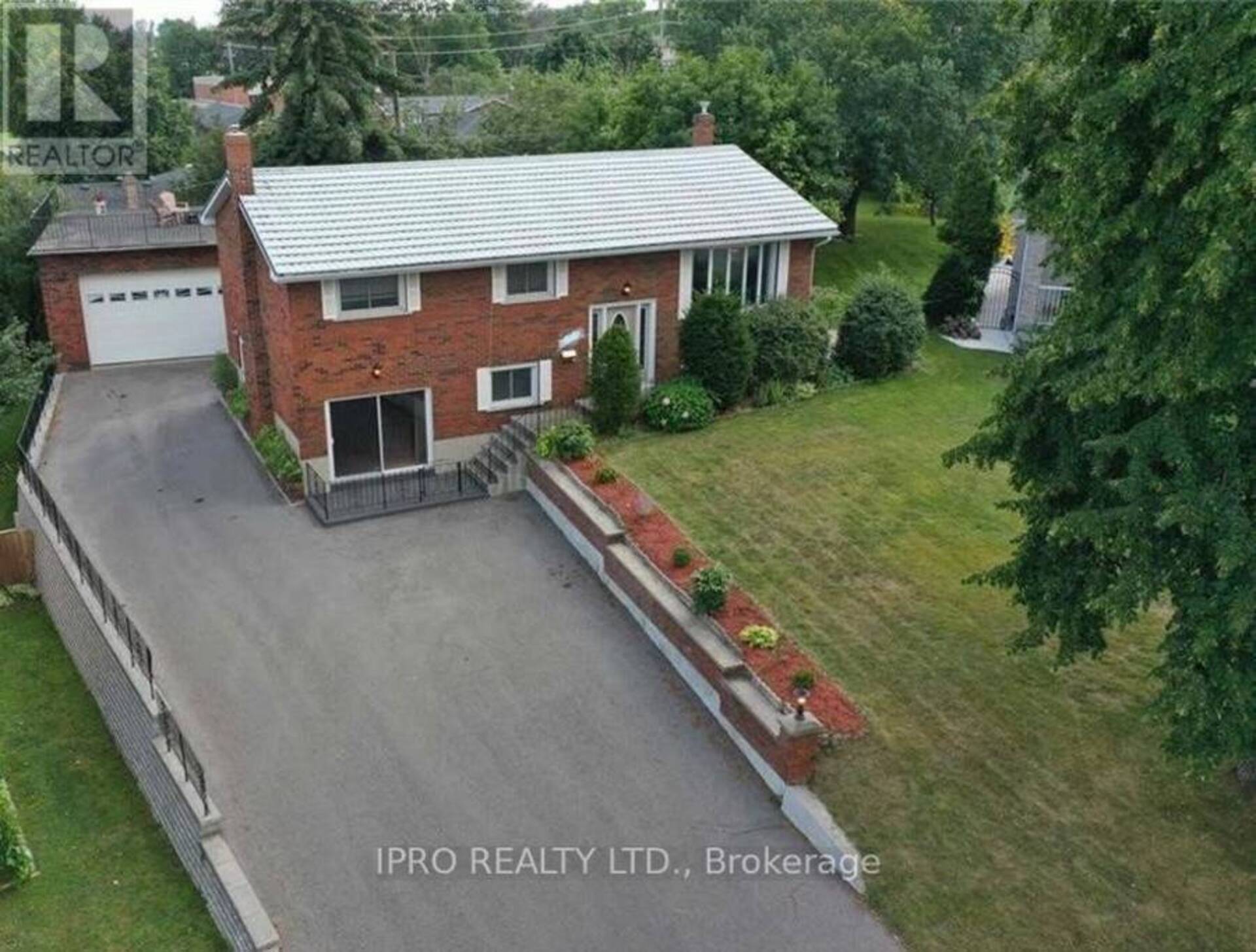 UPPER - 143 MORENZ CRESCENT Kingston