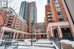 313 - 830 LAWRENCE AVENUE W Toronto