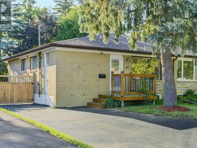 44 RICHARDSON DRIVE Aurora Ontario