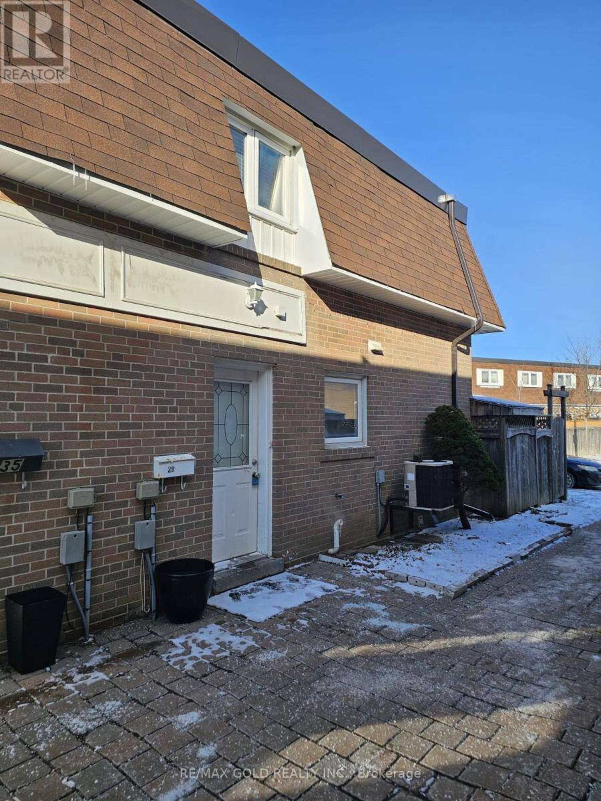 29 - 29 TOWN HOUSE CRESCENT N Brampton