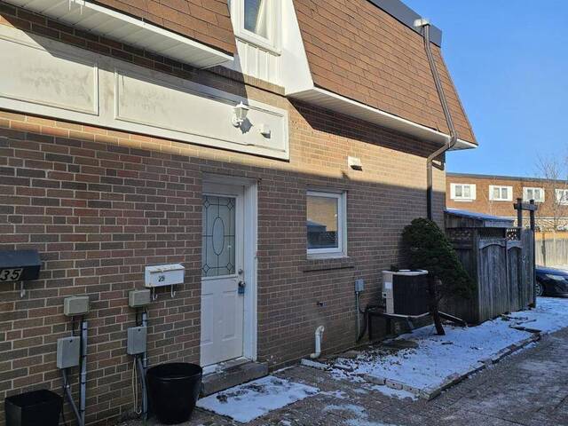 29 - 29 TOWN HOUSE CRESCENT N Brampton Ontario