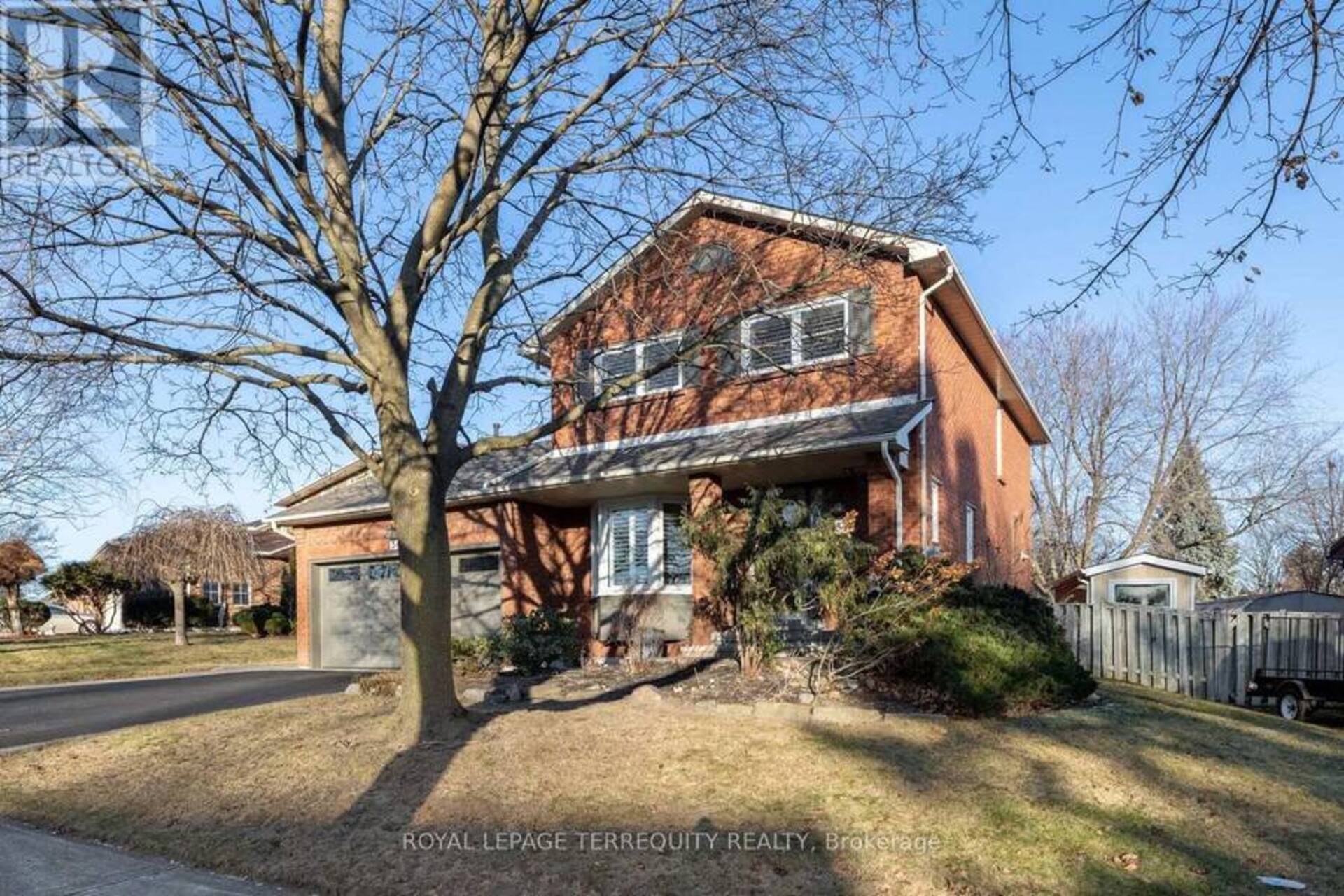 34 CANADIAN OAKS DRIVE Whitby