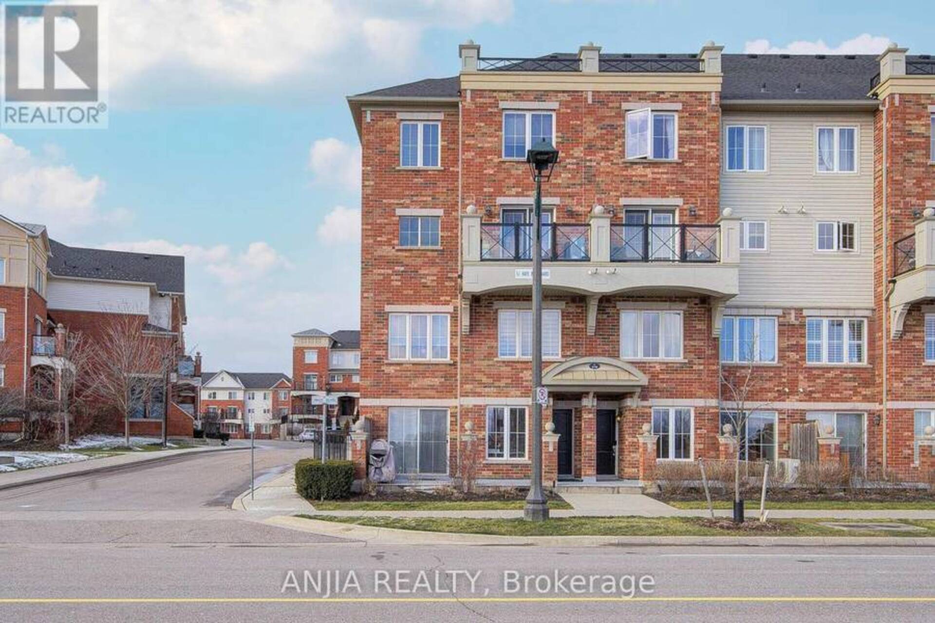 10 - 51 HAYS BOULEVARD Oakville