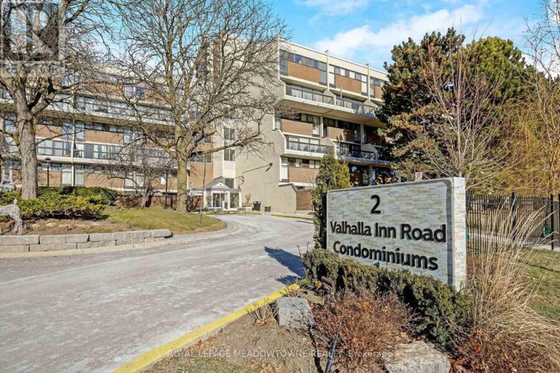 215 - 2 VALHALLA INN ROAD Toronto