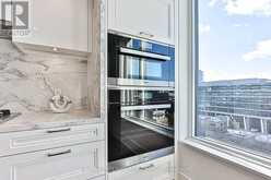 910 - 455 WELLINGTON STREET W Toronto