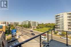 TH11 - 871 SHEPPARD AVENUE W Toronto