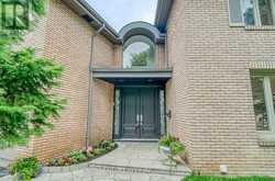 8 ELLIOTWOOD COURT Toronto