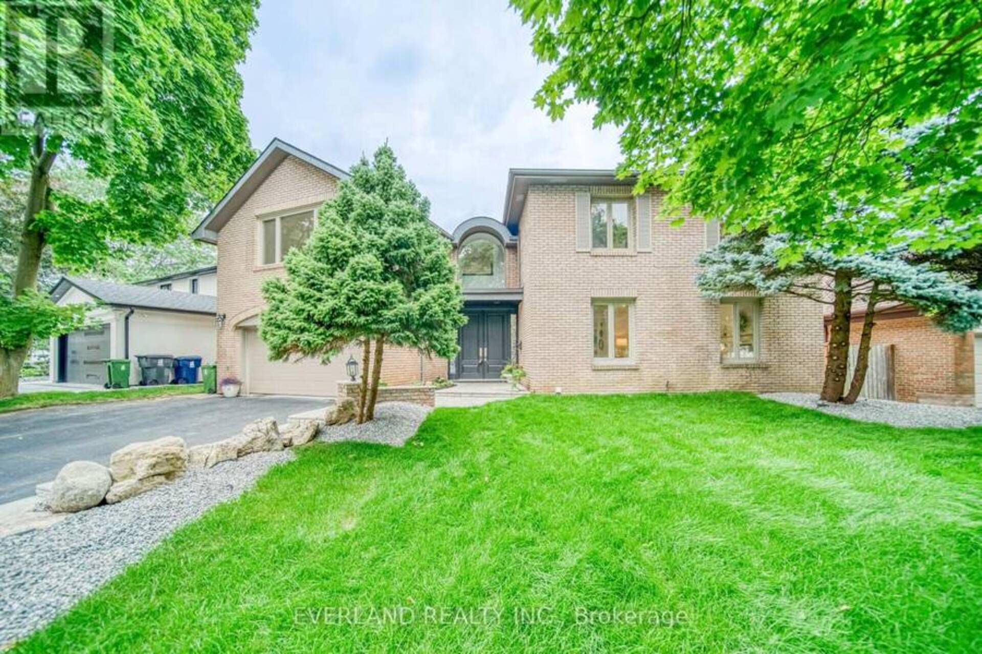 8 ELLIOTWOOD COURT Toronto