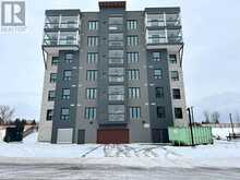 213 - 15 KNEESHAW DRIVE Barrie