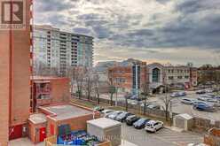 423 - 35 SARANAC BOULEVARD Toronto