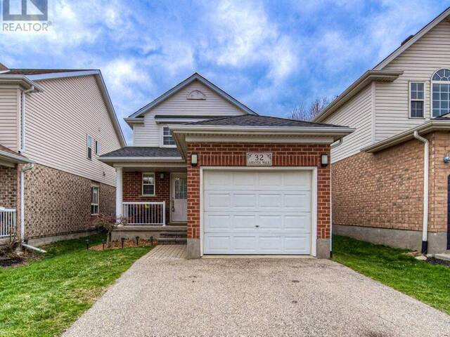 32 AMANDA WALK Cambridge Ontario