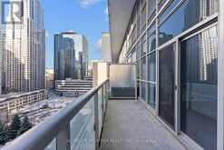 918 - 386 YONGE STREET Toronto