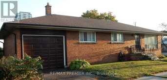 33 WARNICA AVENUE Toronto